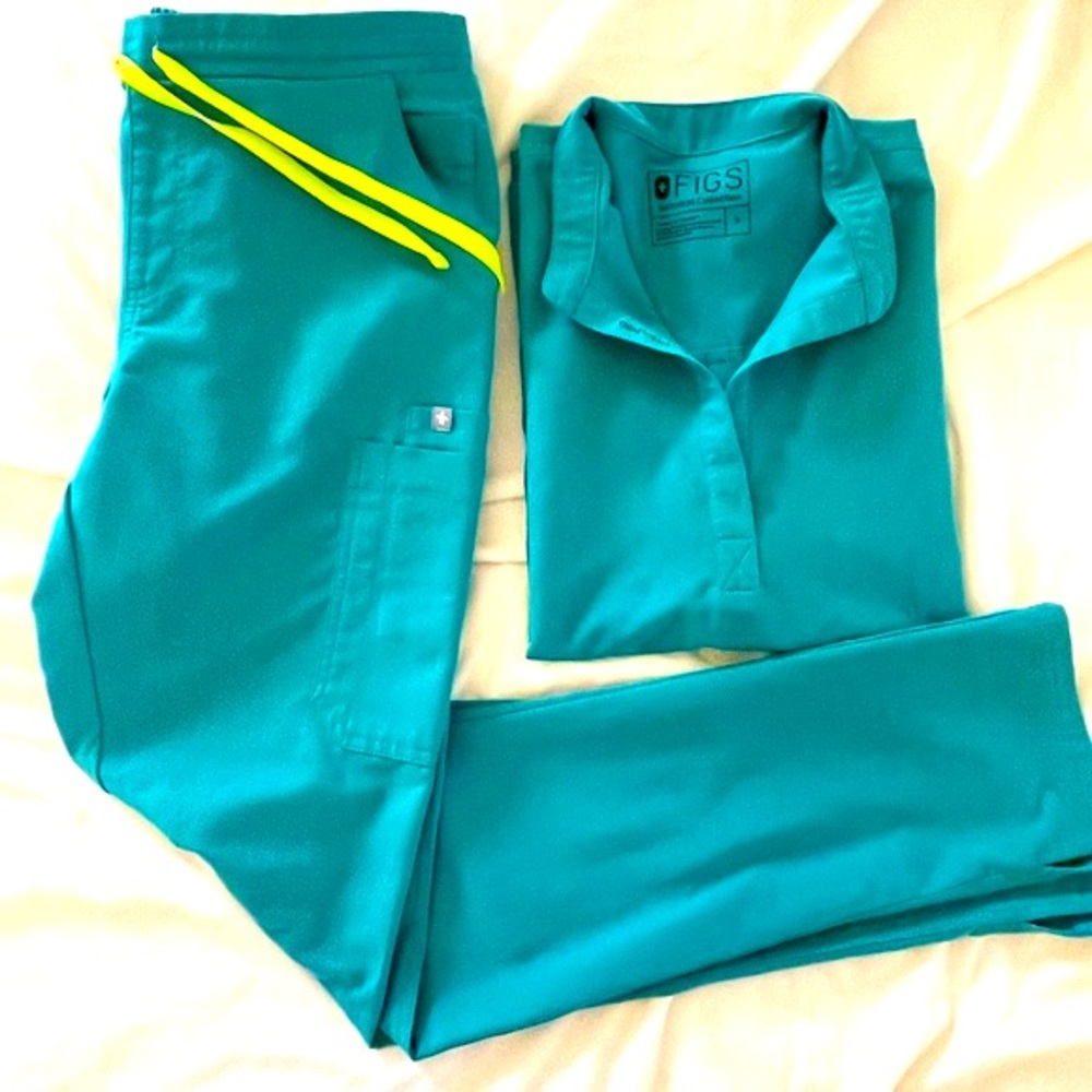 Figs scrub set, marine color, Rafaela top-S & Yola pant- S tall.